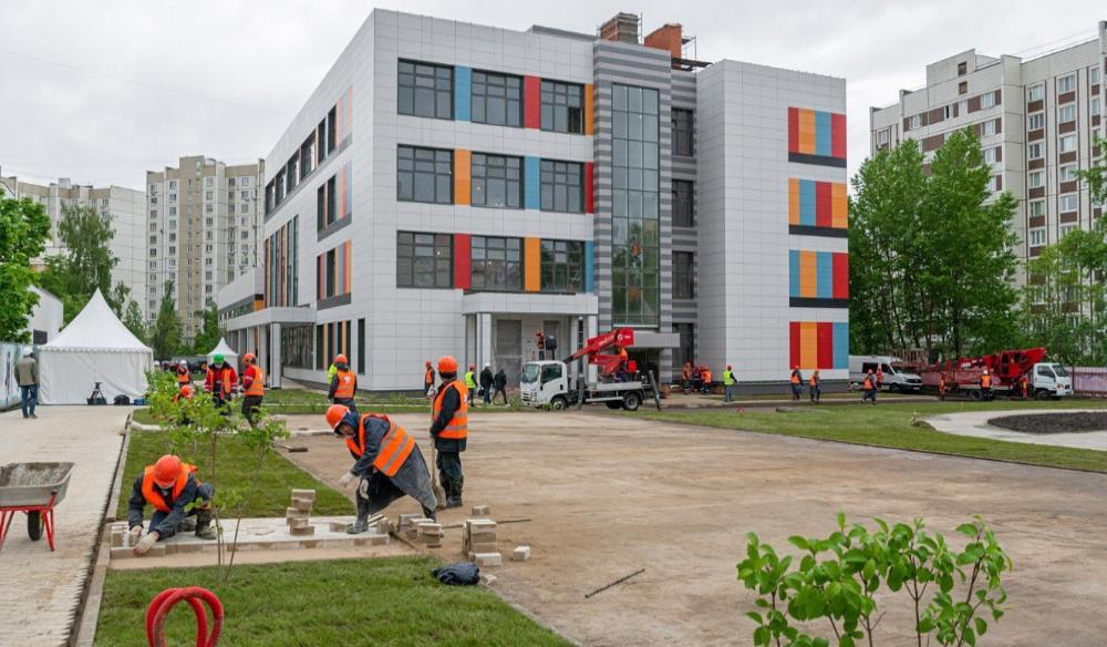 За три года правительство планирует построить 1300 новых школ