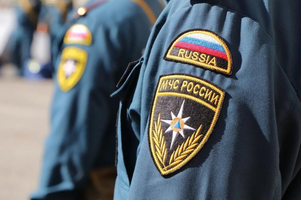 Требования МЧС к размещению лестничных клеток и определению расстояния между проемами лестничной клетки и помещения.